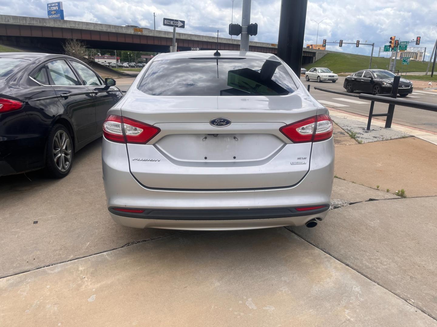 2016 SILVER FORD FUSION SE SE (1FA6P0HD3G5) with an 1.5L L4 DOHC 16V engine, 6-Speed Automatic transmission, located at 8101 E. Skelly Dr., Tulsa, OK, 74129, (918) 592-3593, 36.121891, -95.888802 - Photo#2